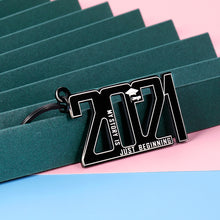 Load image into Gallery viewer, Graduation Gifts Class 2021 Keychain for Her Him Seniors Grads Gift for High School Boys Girls College Graduate Women Men 2021 Master Degree Nurse My Story Keyring Gifts for Son Daughter Students