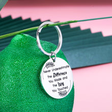 Load image into Gallery viewer, Thank You Christmas Gifts Social Worker Keychain for Women Men Inspirational Appreciation Gift for Volunteer Him Her Birthday Present Retirement Gift for Coworkers Boss Lady Friends Female Male
